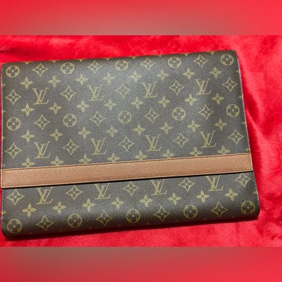 Louis Vuitton AUTHENTICATED Vintage Large Monogram Envelope - Picture 10 of 10